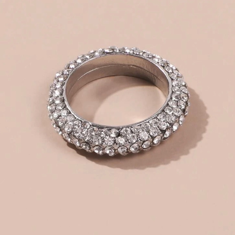 NEW!! Rhinestone Ring - Picture 3 of 3